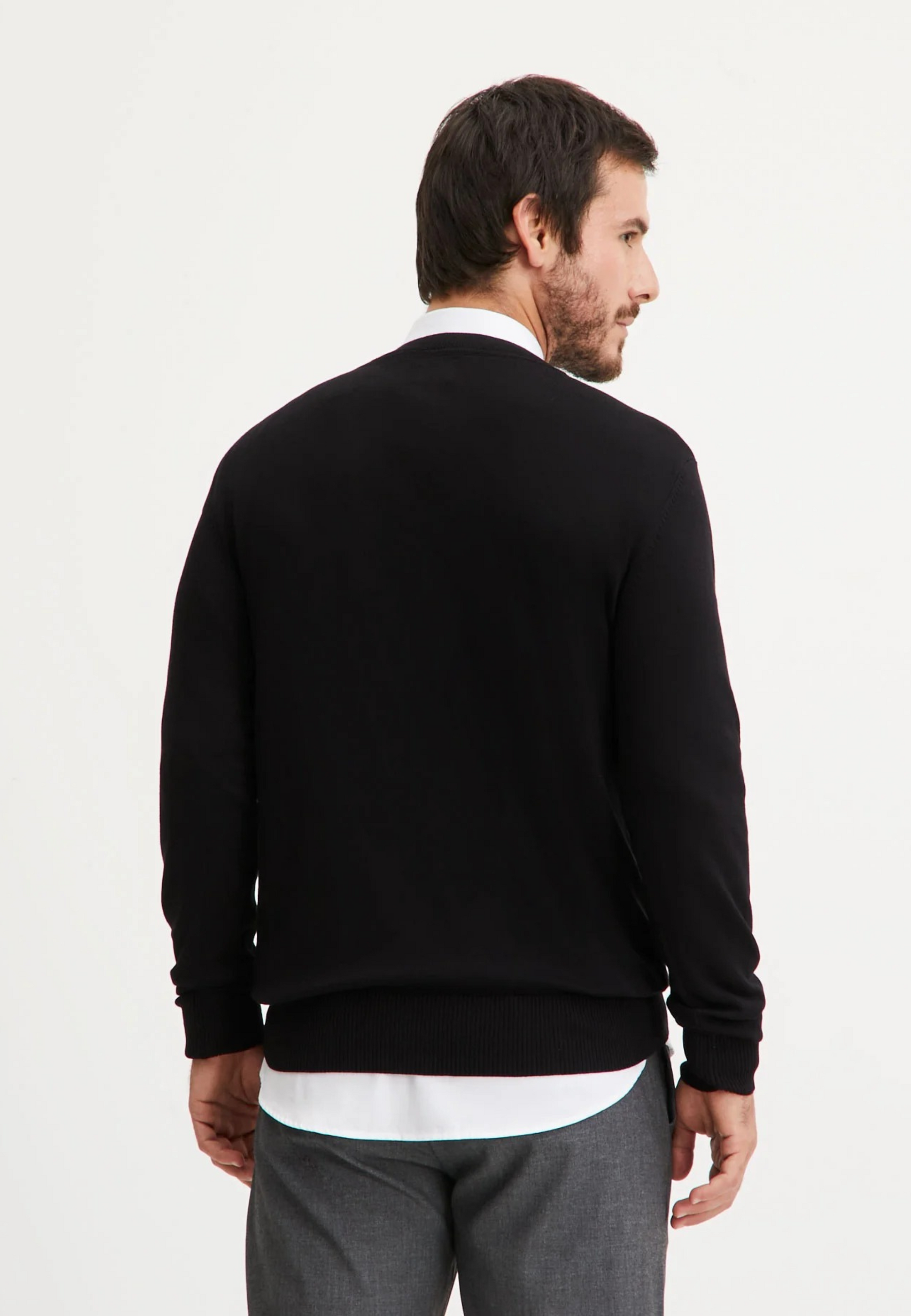 Rully Lancaster V-Neck Knit Black