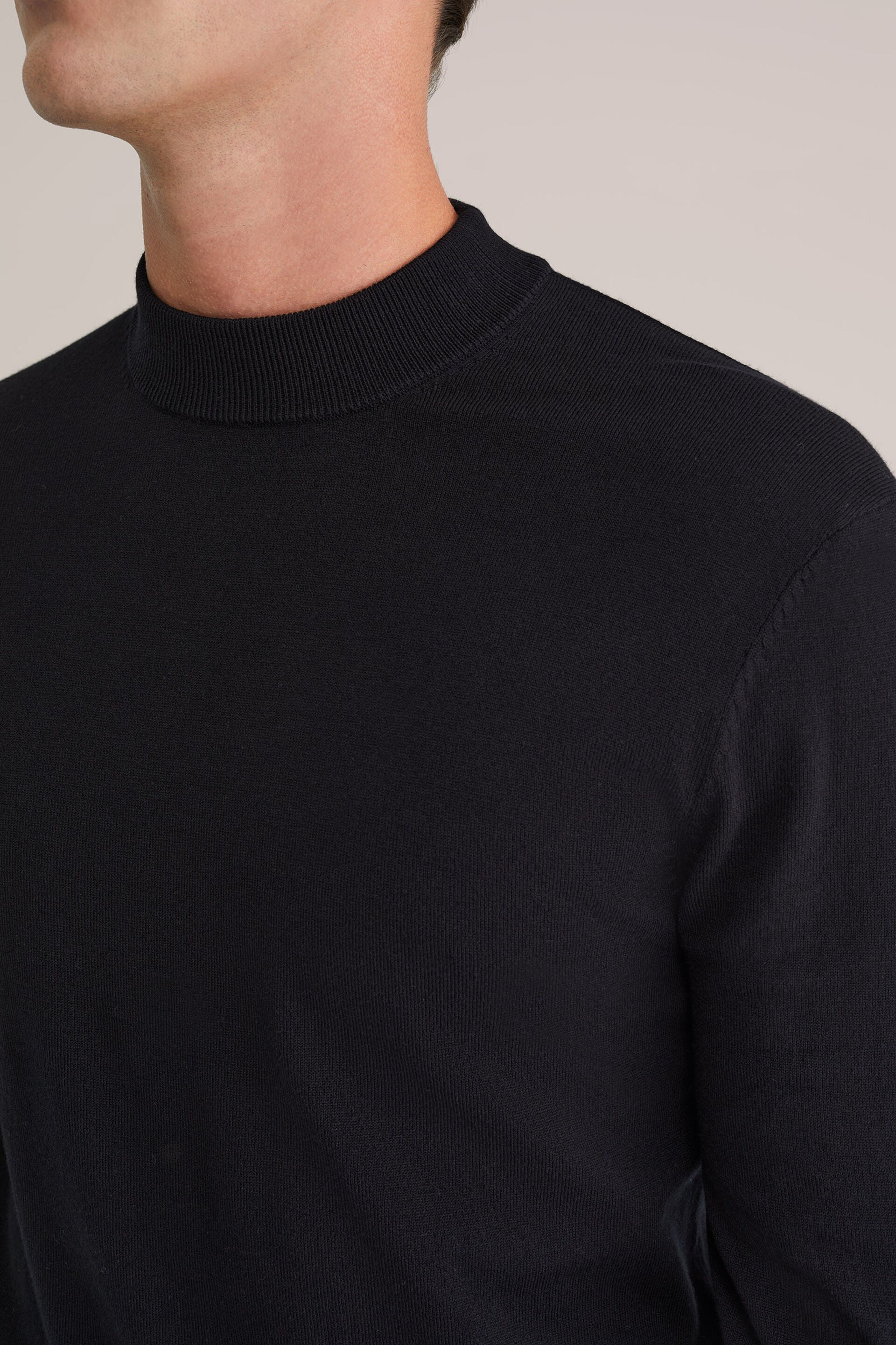 Men’s Slim Fit Fine-Knit Turtleneck Jumper